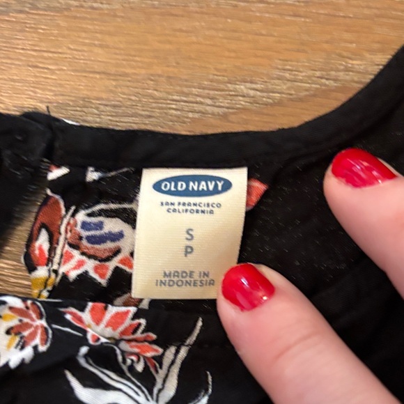 Old Navy Black Floral Women's Blouse - Picture 2 of 4